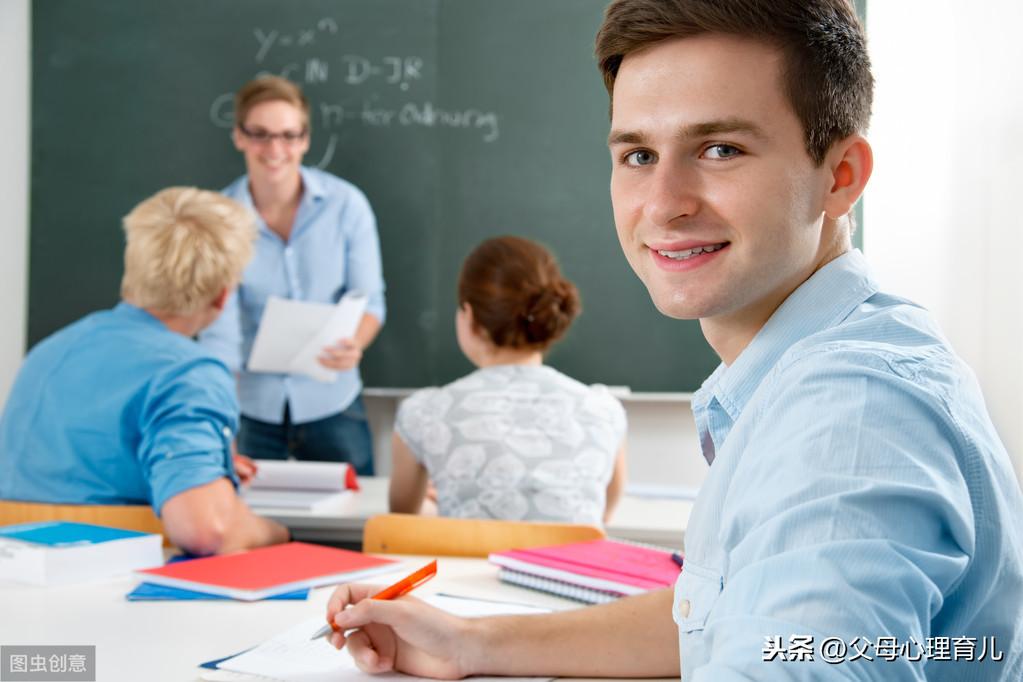 青春期男生喜欢男生怎么办啊(为什么我一个男生天天想着谈恋爱咋回事)