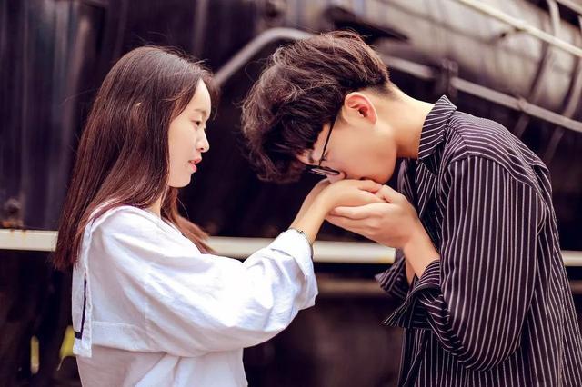 怎样吸引男生注意或让男生喜欢可以让女人更喜欢自己