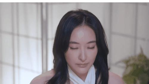 怎样夸女生漂亮的话语她反问有你媳妇美吗