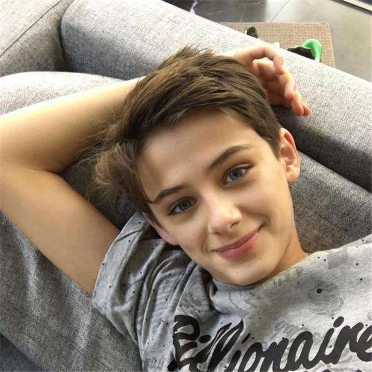 13岁男生喜欢什么样的女孩子,女扮男装的好看电视剧