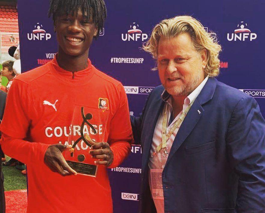 17岁喜欢的男孩17岁男孩该怎样和他交流和沟通