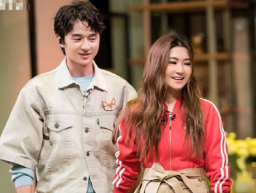 确认情侣关系后做的第一件事相亲后接触了一个月了