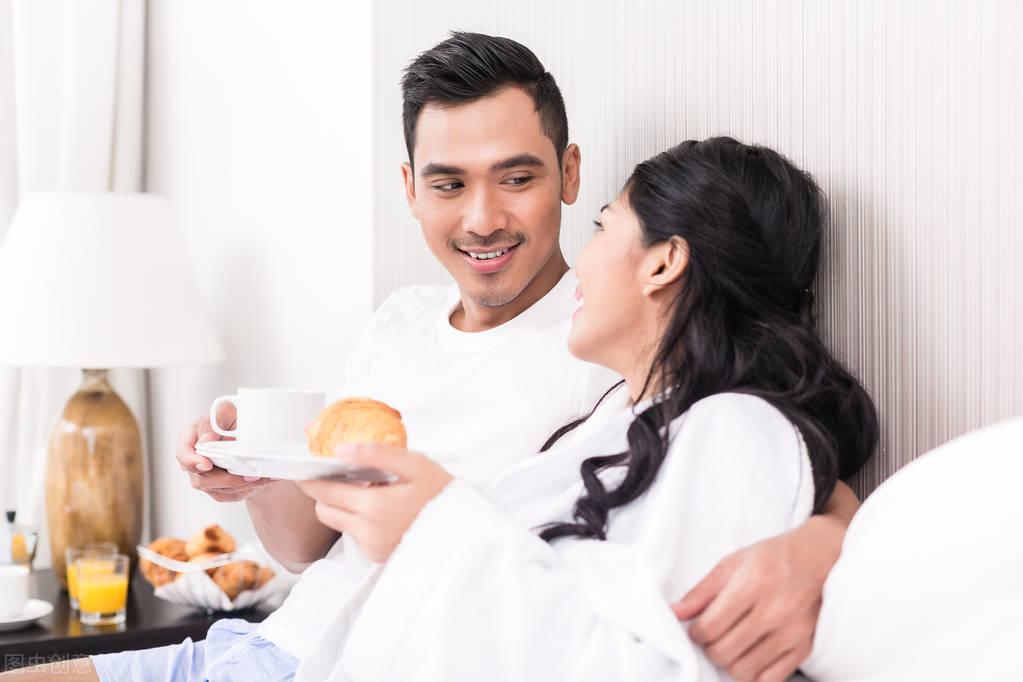 发现丈夫跟别的女人暧昧,老公和女同事暧昧