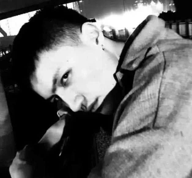 为什么我喜欢摸男孩子的脸六七岁的小男孩为什么喜欢漂亮的女孩