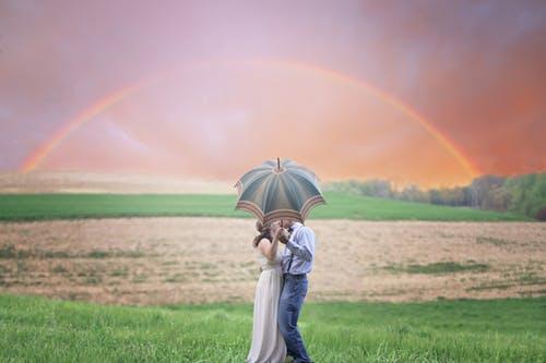 老公跟别的女人暧昧怎样处理恋爱期间男生和别的女生暧昧被发现之后一直在改正是不是真不值得原谅