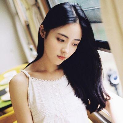 如何判断女生是否对自己有好感,一个女孩对你有兴趣的表现是什么