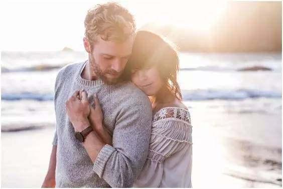 男生喜欢你会怎么样表现出来一个男生暗恋你