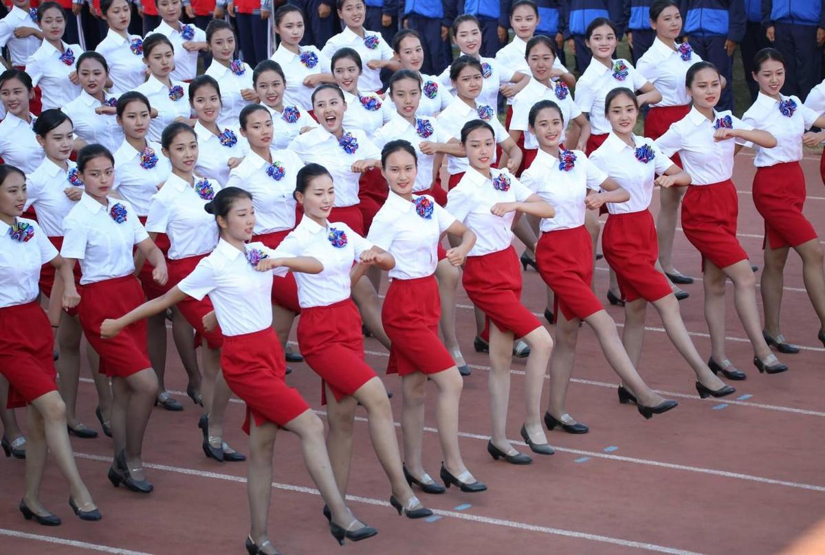 女生最理想身高,女生身高与肩宽的黄金比例是多少