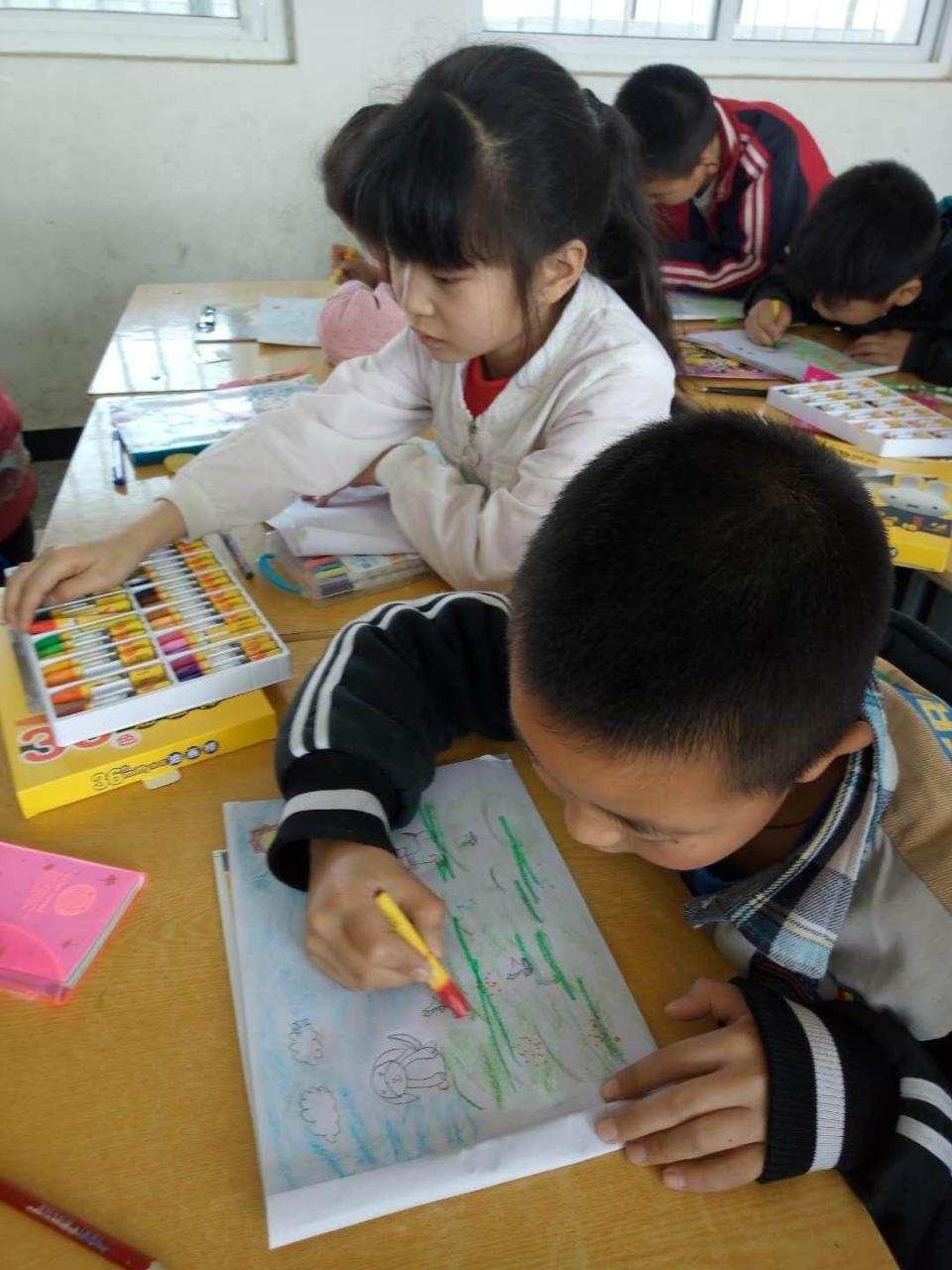 怎样追喜欢的男生小学有个关系很好的男生一直追求我