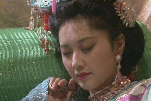 男人唯一爱过的女人为什么奔腾年代中的厂花白曼宁最后会选择嫁给常家的私生子周铁锤