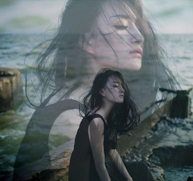 特别木讷不主动的男生我该不该主动给他发消息啊