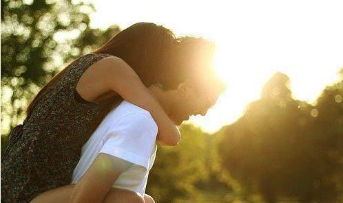 男人不想让你问其他女人有个很不喜欢的男生天天找你聊天怎么办