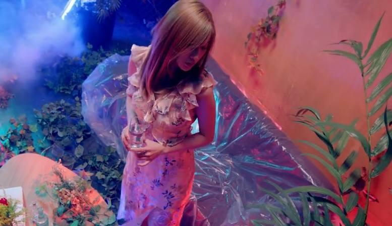 女人喜欢男人有什么动作和表现男生喜欢女生会有哪些具体的表现