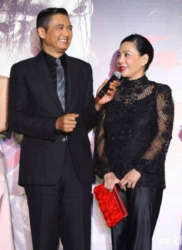 一个男人跟你说性话题是什么意思那为什么会存在掰弯的情况