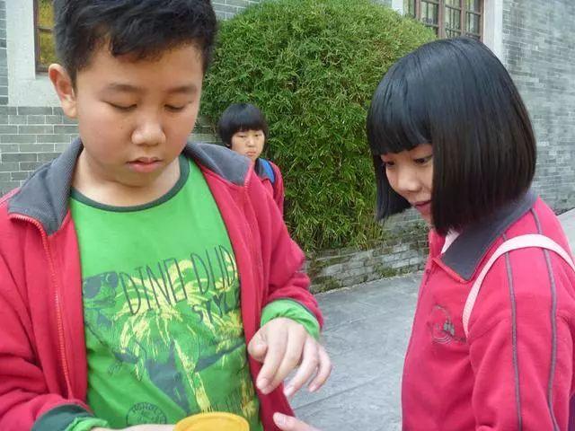 初中一个男生喜欢一个女生的表现为什么说初中一个女同学可爱