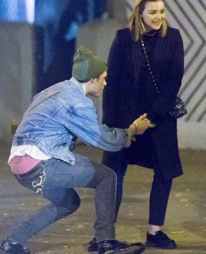 如何哄女朋友开心怎样照顾好女朋友