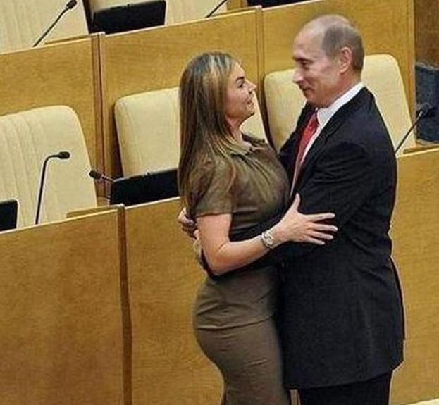 男人看什么看一个男人有没有实力就看他身边的女人姿色和层次