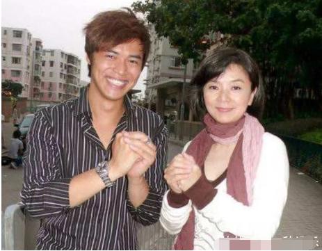 送暗恋的男生什么礼物,在部队也不需要啥啊