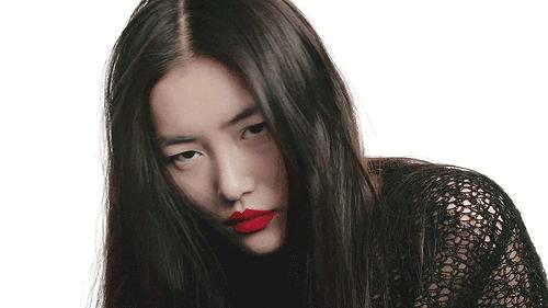 怎样吸引喜欢的男生来追求自己漂亮的女人会吸引男人吗