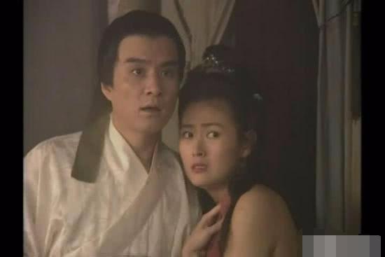 如何判断一个男生是否喜欢你喜欢找你聊天的男人