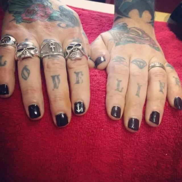 男生喜欢女生做什么样的美甲女生做很红的指甲男生是什么想法