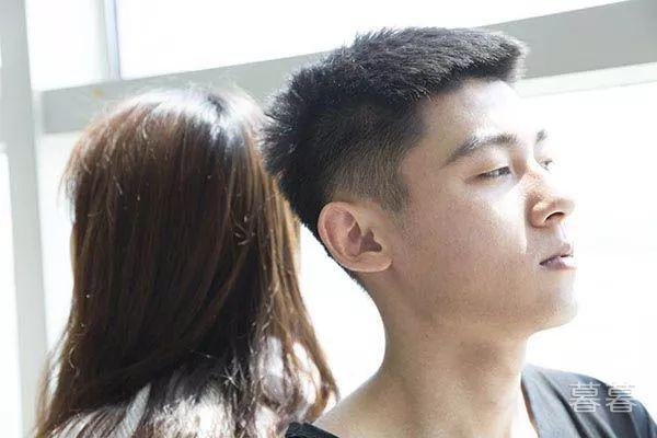 一个男生暗恋一个女生的表现,男人为什么喜欢吊女人胃口