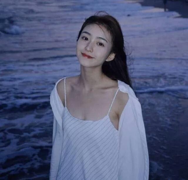 女生最喜欢男生什么行为,一个女生很喜欢一个男生却能做到不联系