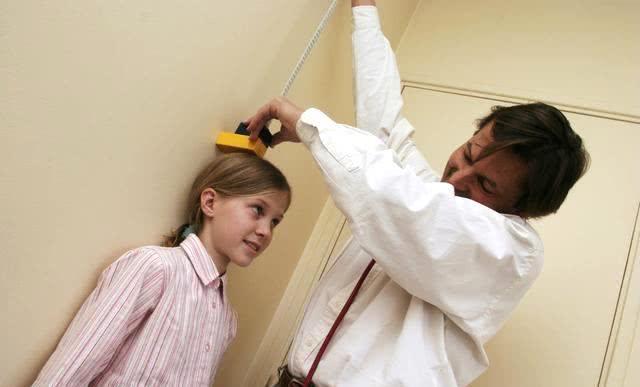 18岁女生正常身高体重标准男孩女孩身高年龄对照表