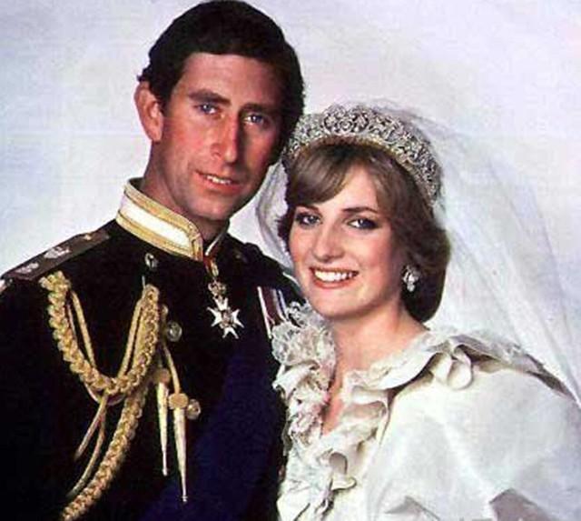 男朋友当着你面和别的女人暧昧,男朋友从来不说情话怎么办