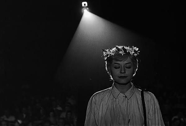 男的喜欢男人是什么心理一个男生喜欢咬跟他玩的好的男生是什么心理