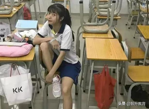 初中男生喜欢的表现真的为他的未来担心