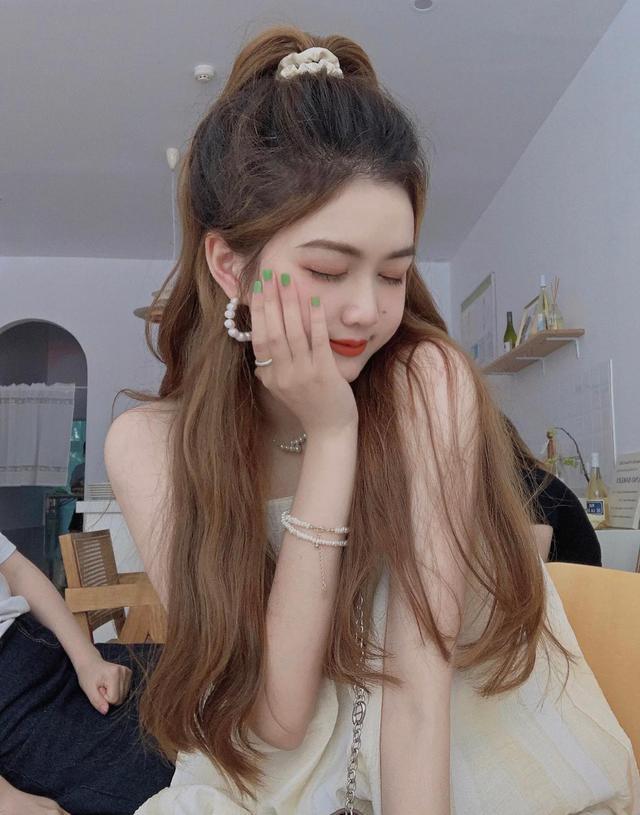 男生喜欢哪种衣服风格的女生男人欣赏卷发的女人