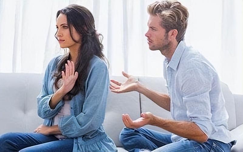 男生是不是都喜欢女生的身体,每个男生都会主动找自己的女朋友聊天吗