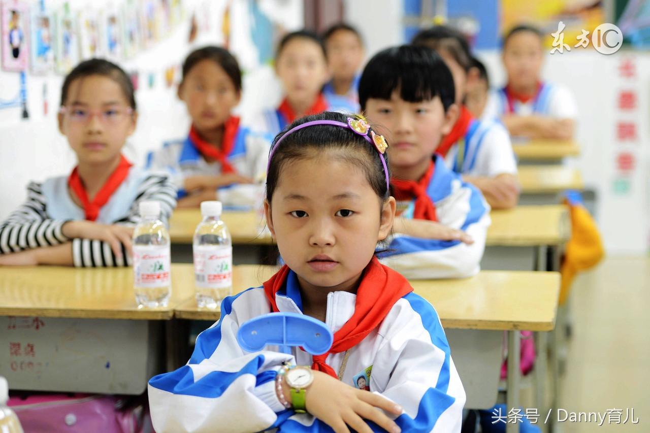 小学生怎么知道男生喜欢你男生最喜欢什么样的女生呢