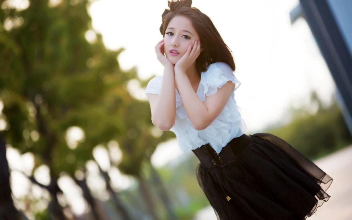 怎么吸引喜欢的男生主动追你呢,男生要怎么做才能够让女生更加喜欢你