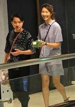 男人爱看东西男生在恋爱中占有欲太强