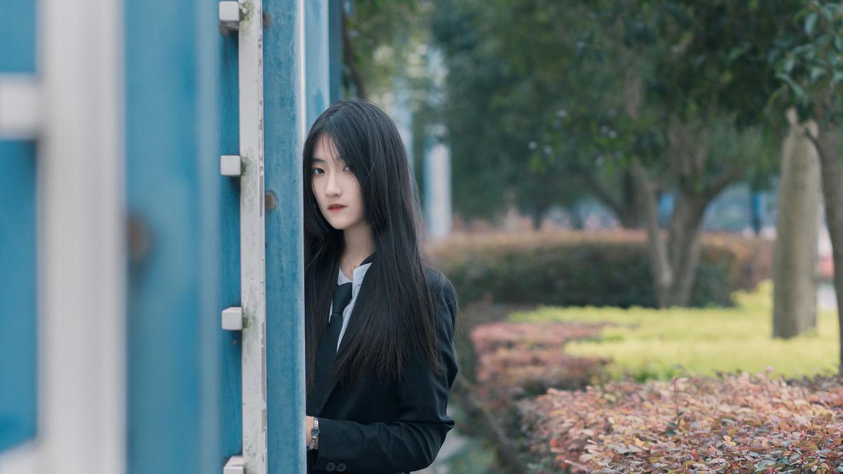 怎么能让自己暗恋的男生喜欢自己,可我不知怎样买