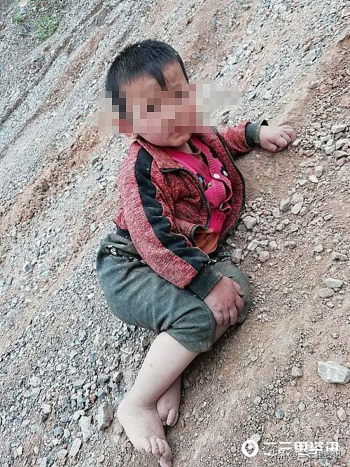一岁男宝宝喜欢男人抱,一岁多的孩子沉迷于手机怎么纠正
