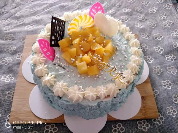 十八岁生日蛋糕新款男家长带生日蛋糕到学校让班级同学和老师为孩子庆生