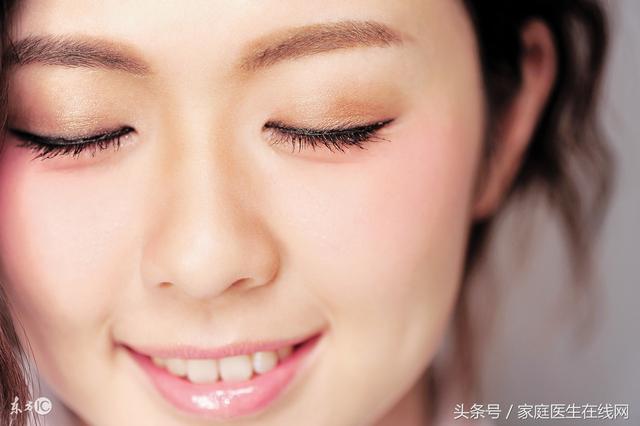 右眼皮跳是什么预兆女眼皮跳动是何原因