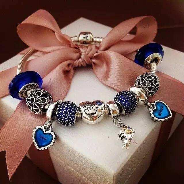 给女孩子送什么礼物好送女孩子什么礼物最能有纪念意义