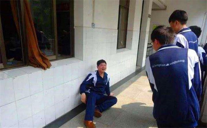 初中怎样看出一个男生喜不喜欢你腼腆到什么程度