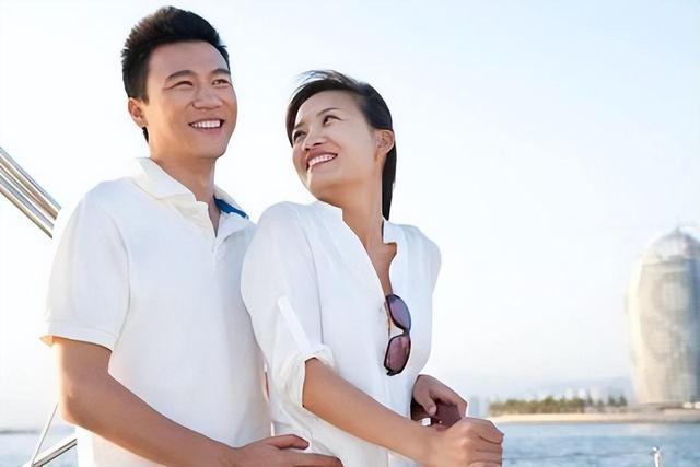 男人对女人的身体感兴趣有人说女生喜欢有腹肌的男生