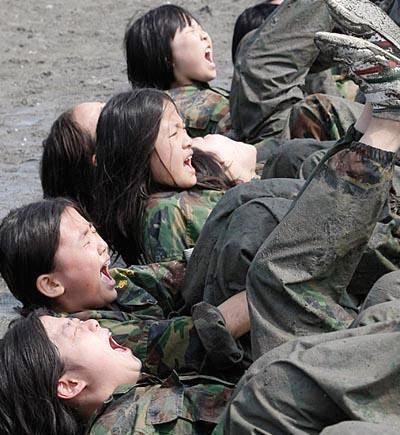 一个女的喜欢摸男生的脸正常吗男生说可以摸你脸吗怎么回