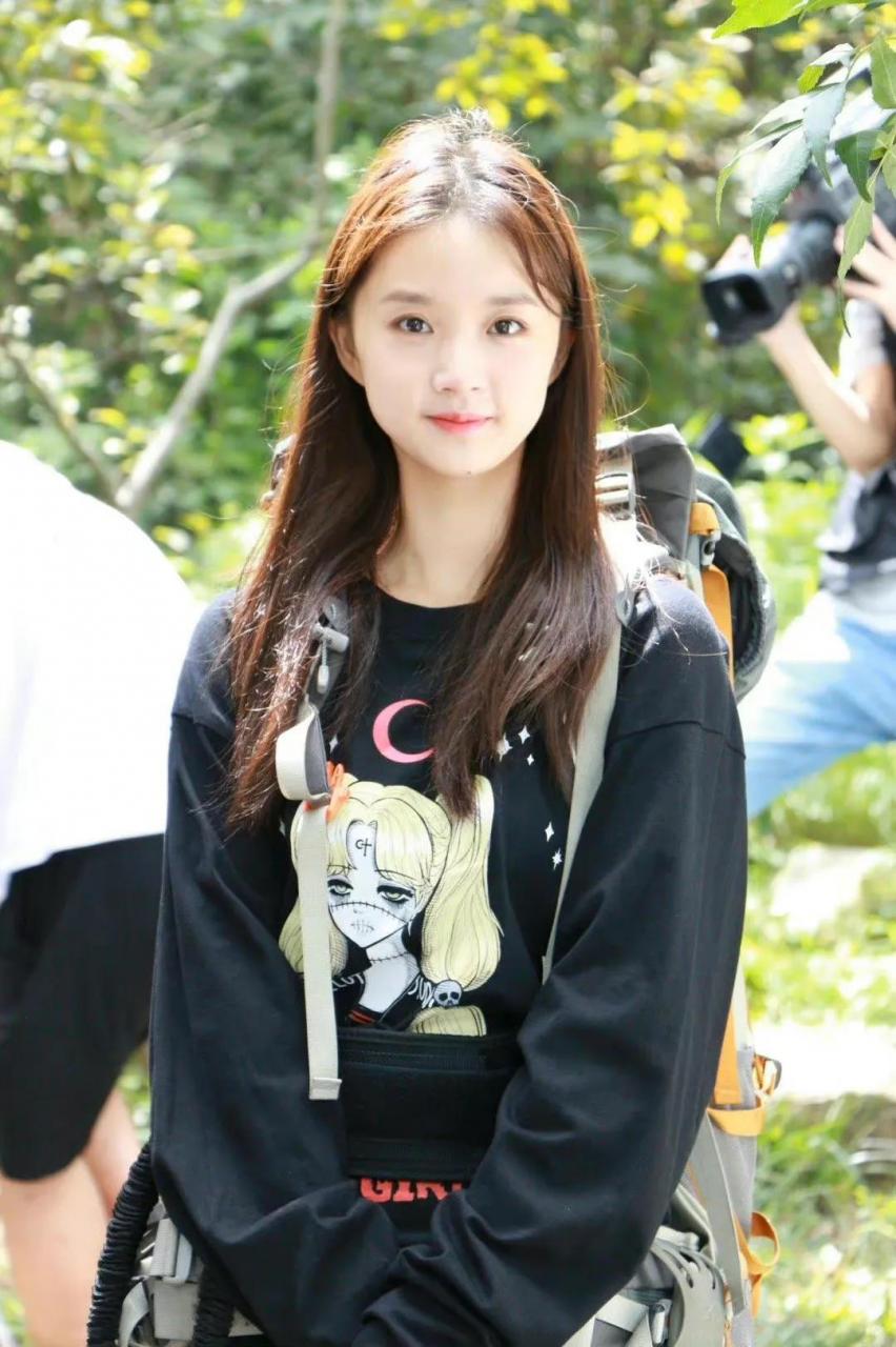 男人喜欢机灵古怪的女人,女生喜欢一个男生的时候都会给出哪些暗示