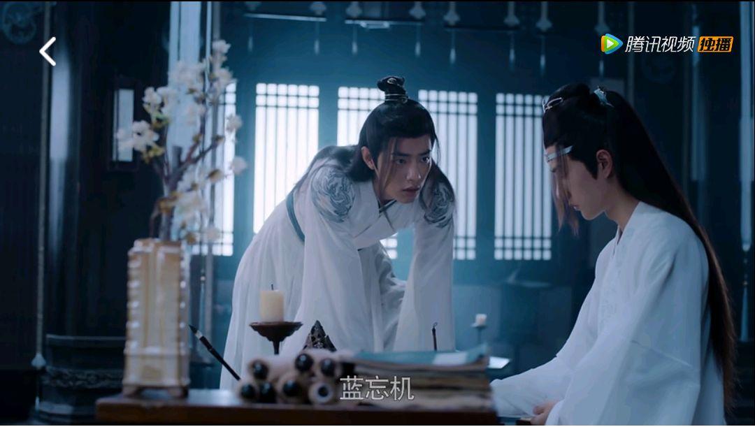 女生当着你的面和别的男生暧昧,女朋友当着我的面跟别的男的一直聊天我该怎么办