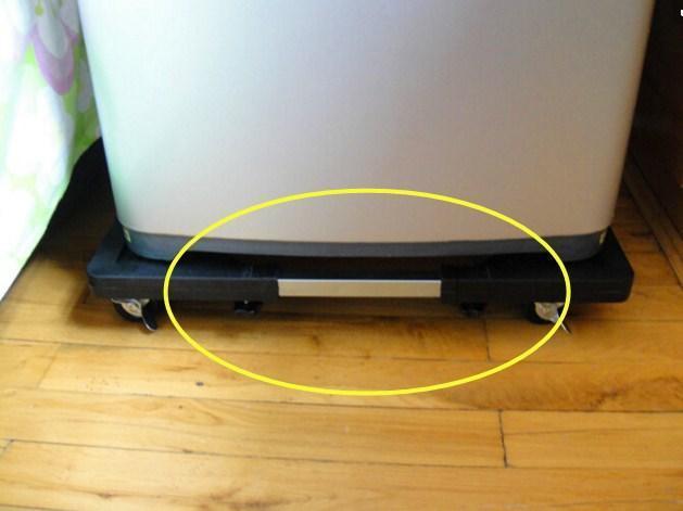 看完让人下面有水的一句话淋雨后房间地板砖下面有水