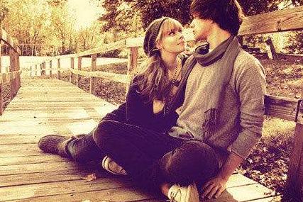 到底男生什么表现才是喜欢女生,怎么能看出他喜不喜欢我