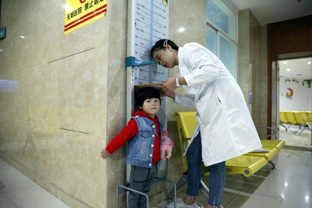 8岁男生身高体重标准表,一岁多宝宝头围正常值对照表