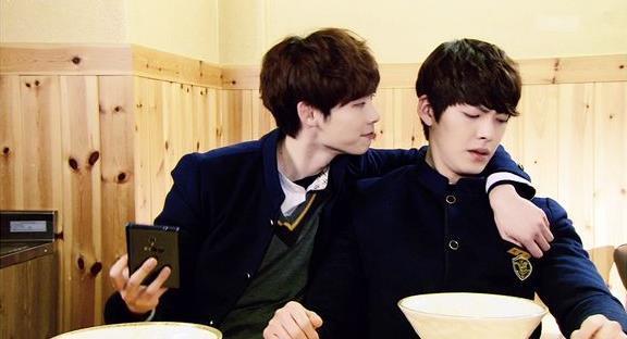 高中男生喜欢你的表现,男人和女人之间的纯友谊怎么体现